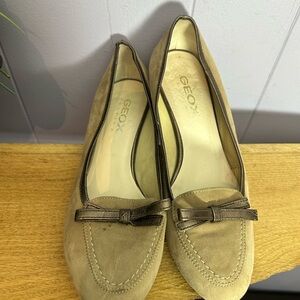 Geox Women's Beige Loafers with Bow Accent
